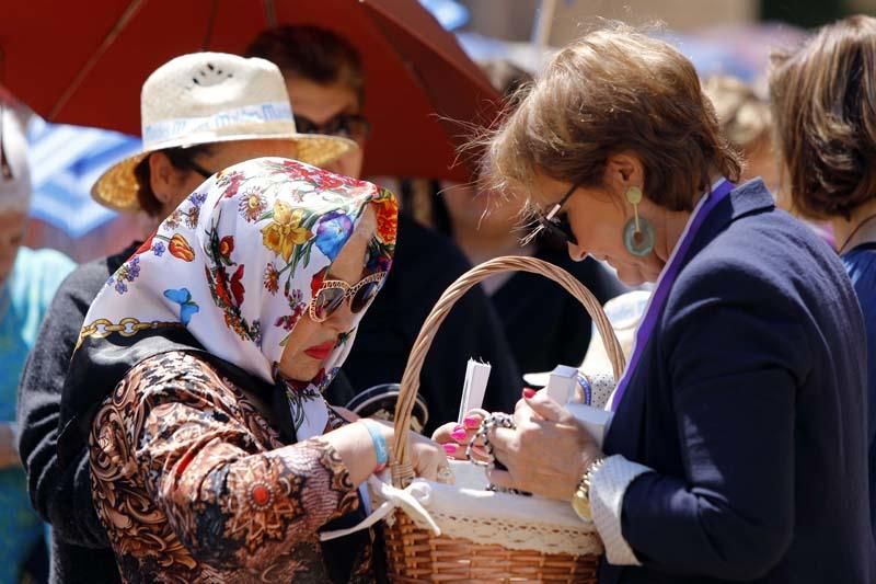 Besamanos en la Plaza de la Virgen