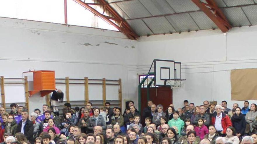 Asistentes al homenaje póstumo a Francisco José López.