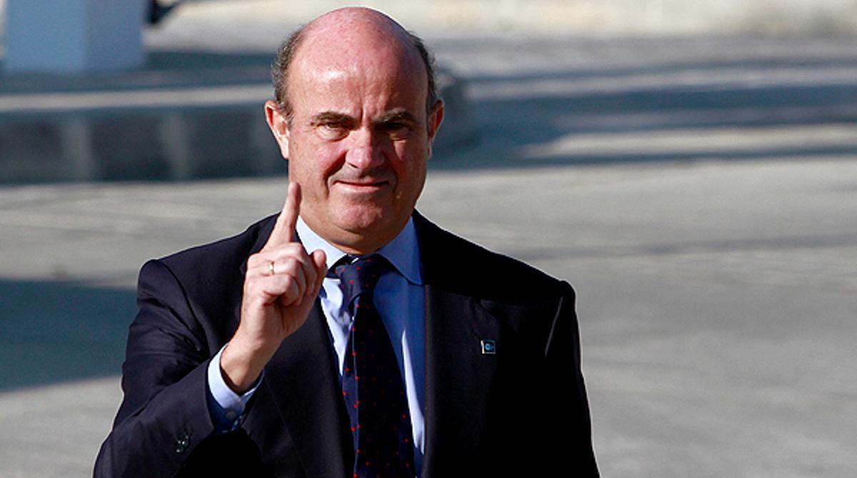 Guindos es compromet davant l’Eurogrup a presentar un nou pla de reformes