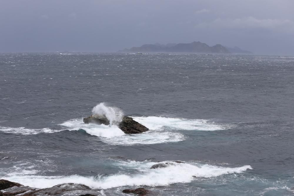 Los efectos de "Miguel", en la costa de Baiona