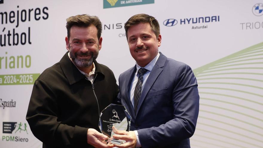 Luis Arturo no se olvida de "un año histórico en Les Caleyes": el técnico rememora el ascenso a Segunda Federación