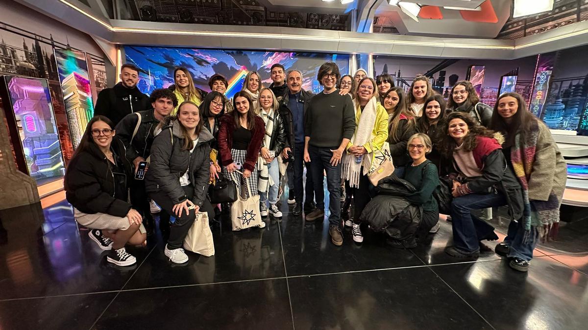 Un grupo de alumnos del IES Romero Esteo de Málaga, durante su ‘clase práctica’ en El Hormiguero.