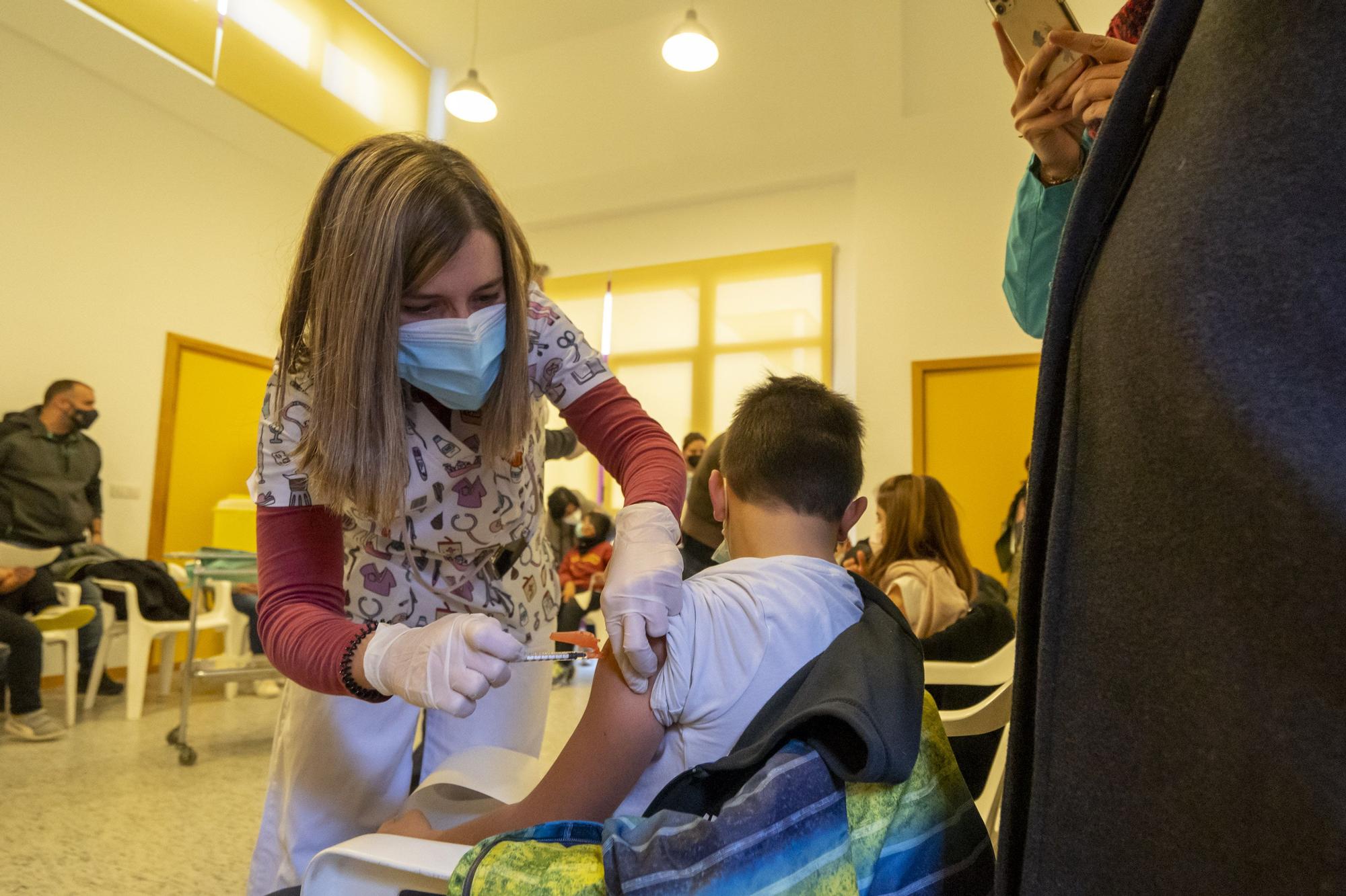 Las primeras vacunas infantiles en Alcañiz