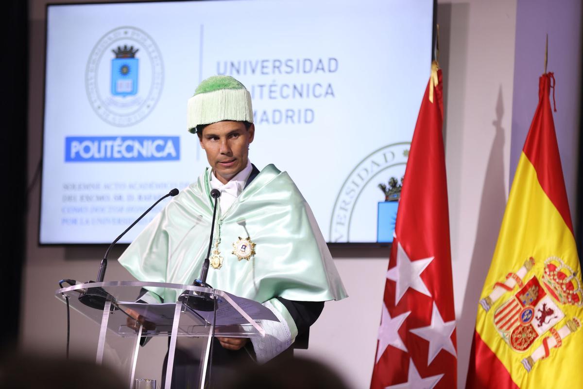 El tenista manacorí Rafael Nadal pronuncia unas palabras durante la ceremonia en la que fue investido doctor honoris causa por la Universidad Politécnica de Madrid (UPM), este martes.