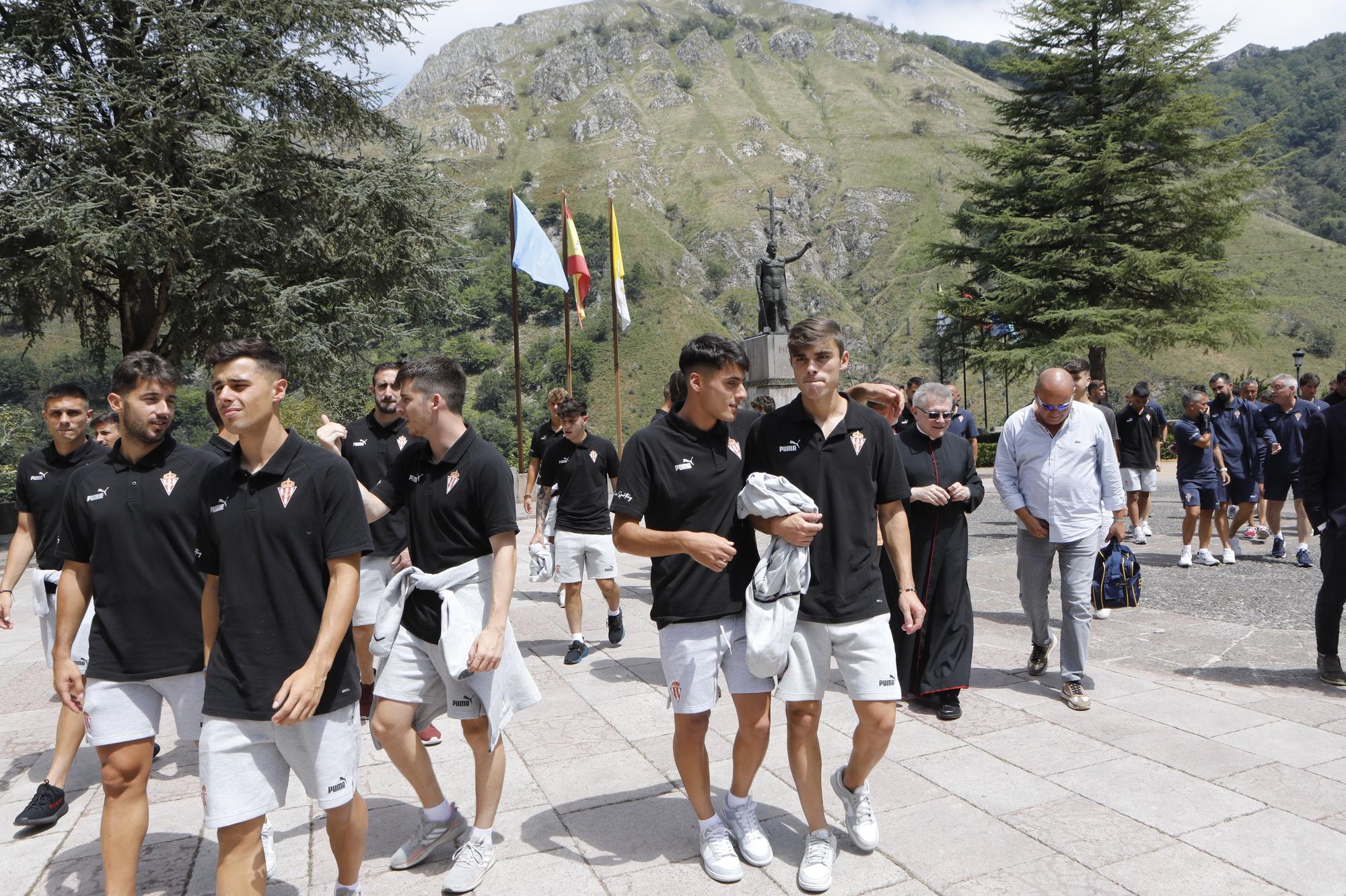 En imágenes: El Sporting cumple con la tradición ante la Santina