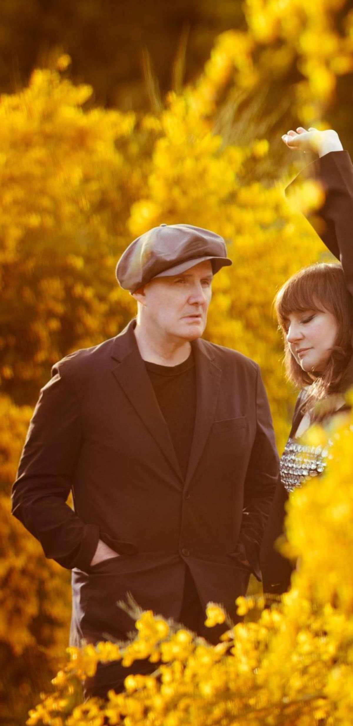 Juan Aguirre, junto a  Eva Amaral, en una  foto promocional.