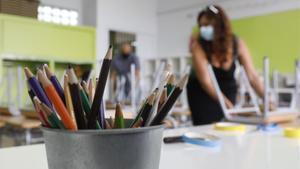 Preparativos de vuelta al cole en el instituto-escuela El Gornal de L’Hospitalet de Llobregat.