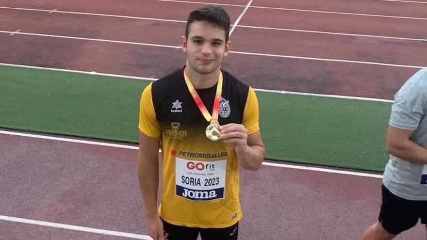 Aleix Camats, amb la medalla d'or aconseguida a Sòria
