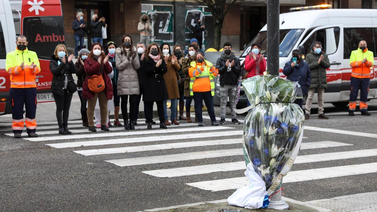 Homenaje de sus compañeros al técnico de ambulancia fallecido en Gijón