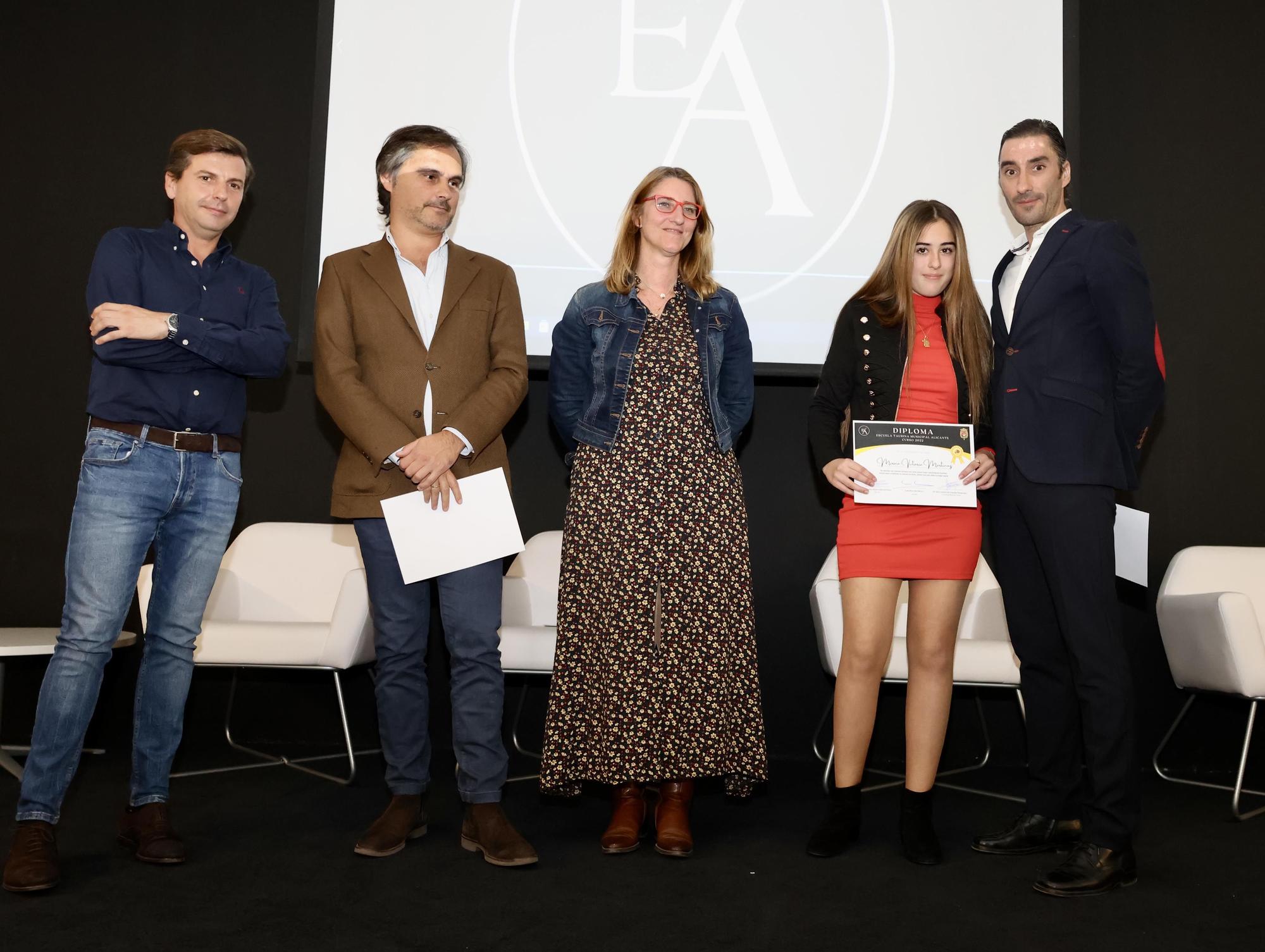 Entrega de diplomas de finde curso a los alumnos de la Escuela Taurina de Alicante