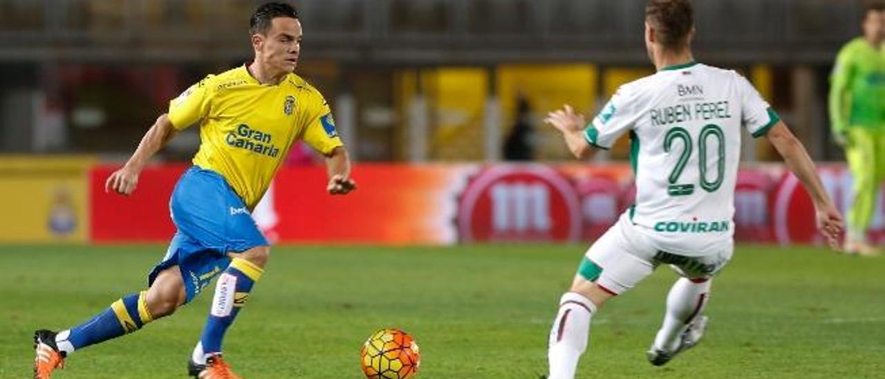 Roque Mesa, ante el Granada.