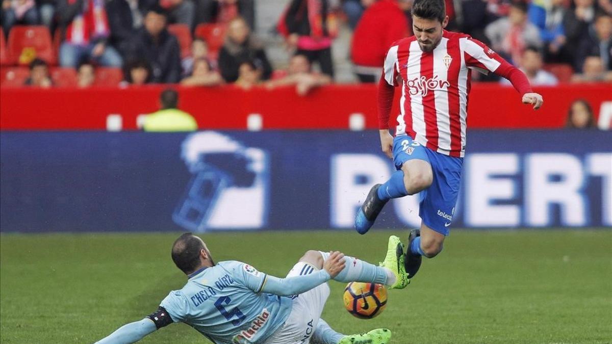 Moi Gómez (Sporting) en el partido contra el Celta de la jornada 24