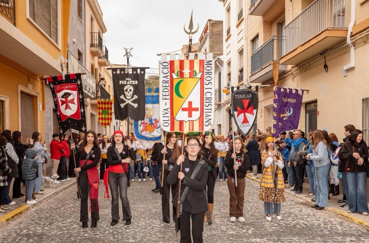Desfilada de Moros i Cristians a Oliva