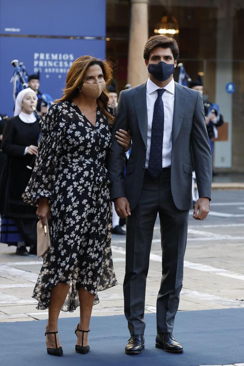 Carlos Sainz Jr. junto a su madre  Reyes Vazquez de Castro