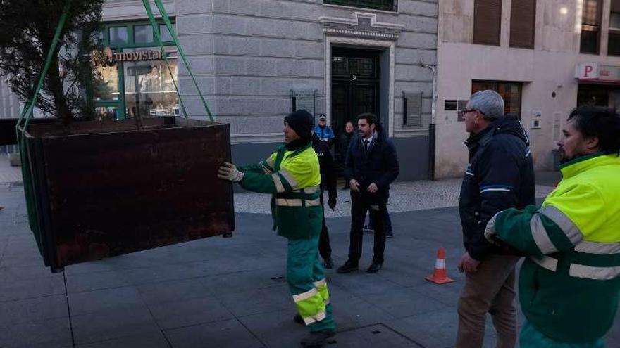 Colocación de jardineras en Santa Clara tras los atentados de Berlín