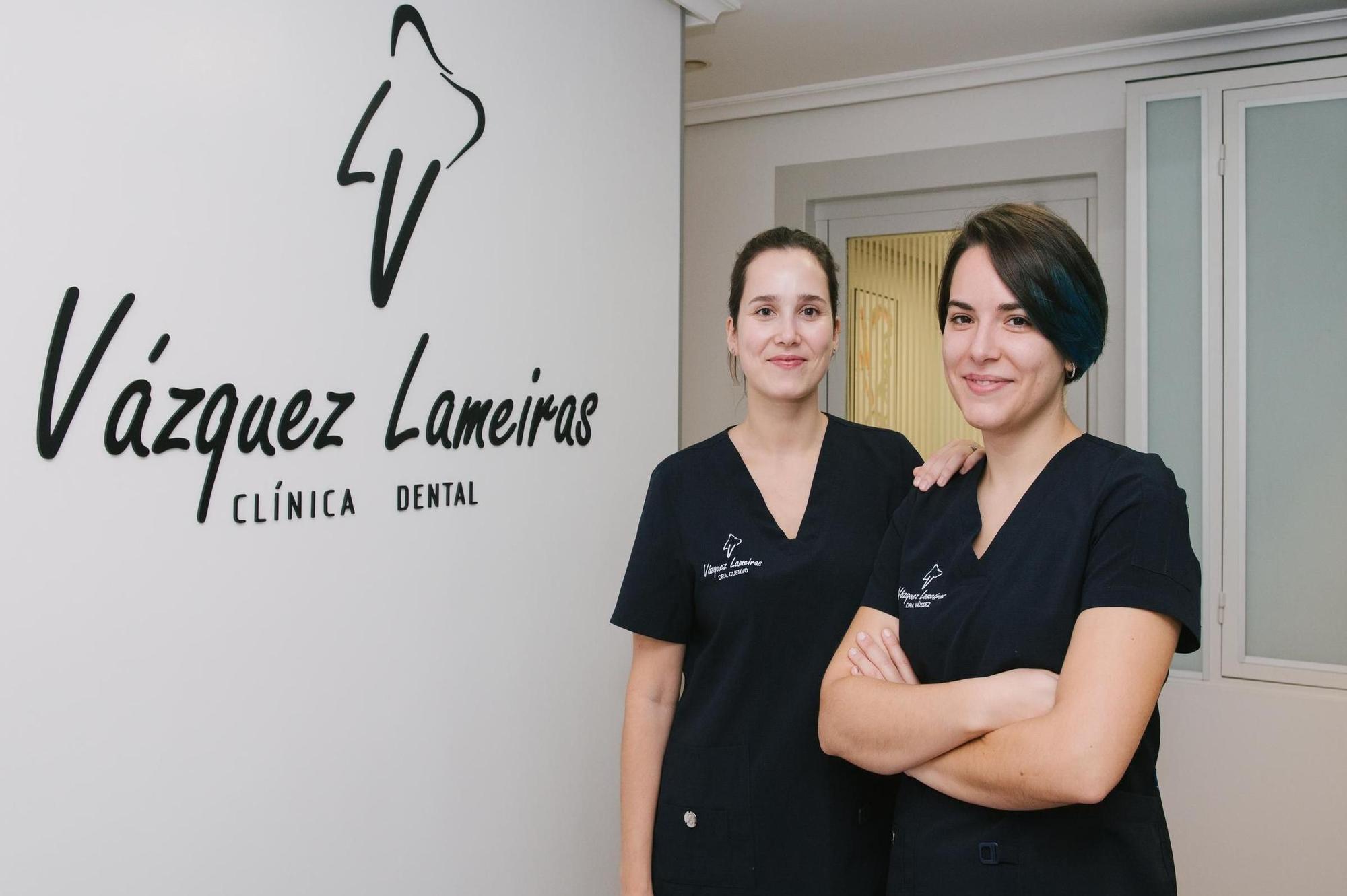 Las Doctoras María Cuervo Coque y Fernanda Vázquez Lameiras en su clínica dental en Oviedo