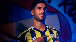 Marco Asensio ya posa con la camiseta del Fenerbahce