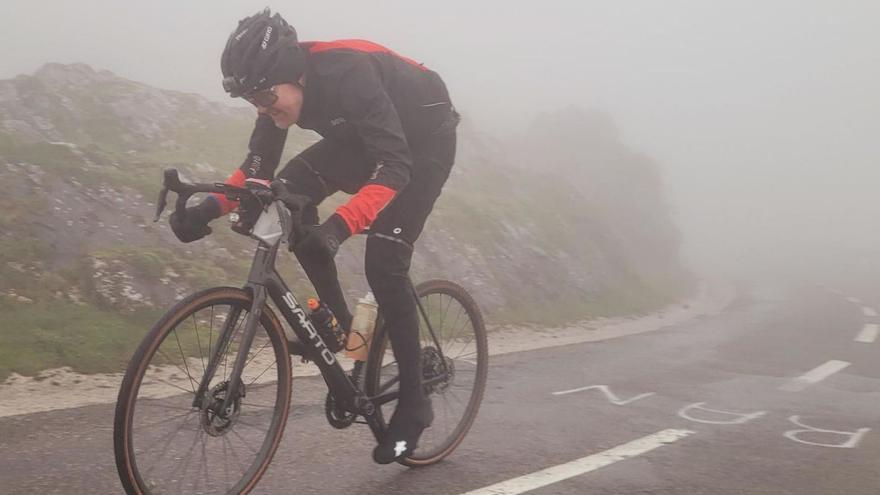 Rey del Angliru, príncipe del Everest: la increíble gesta de un sueco en la mítica cima del ciclismo asturiano