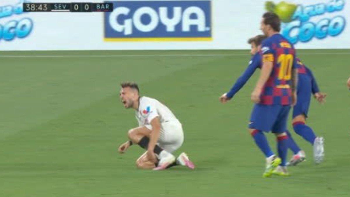 Gerard Piqué no podía creerse que su falta a Munir fuera tarjeta