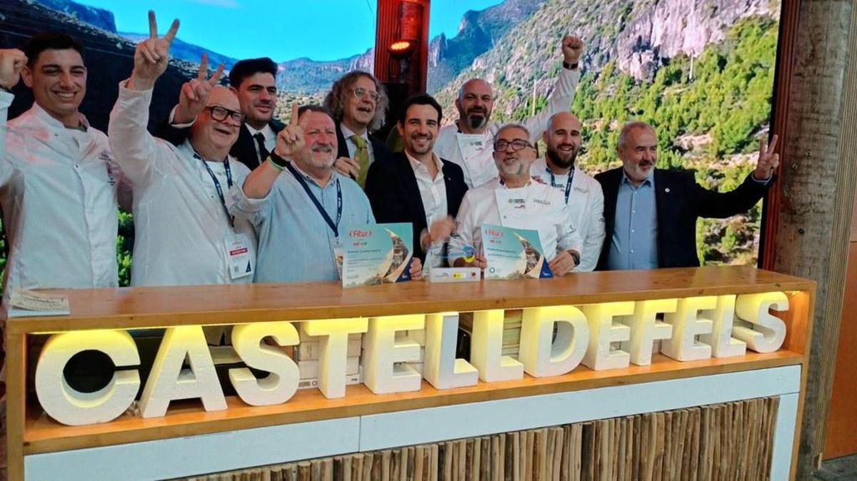 La delegación casteldefelense en el estand de la ciudad en FITUR.