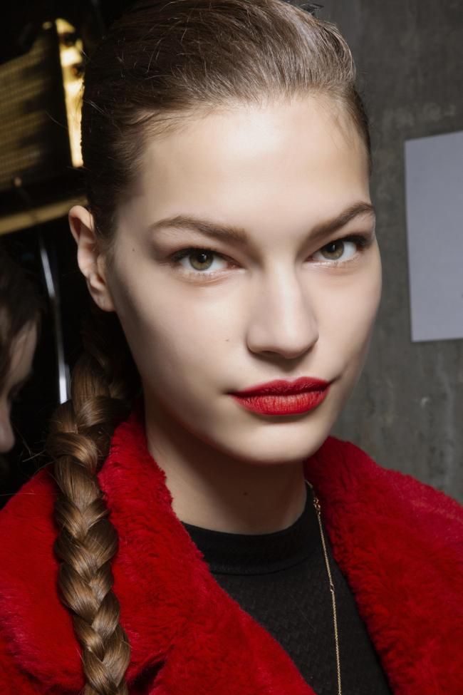 Trenza con tupé del desfile de Jason Wu