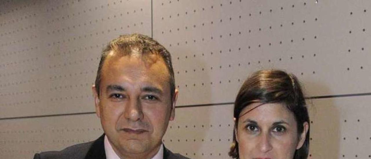 Hernán Carrión de Ticketea, y la concejala Sonia Outón. // Noé Parga