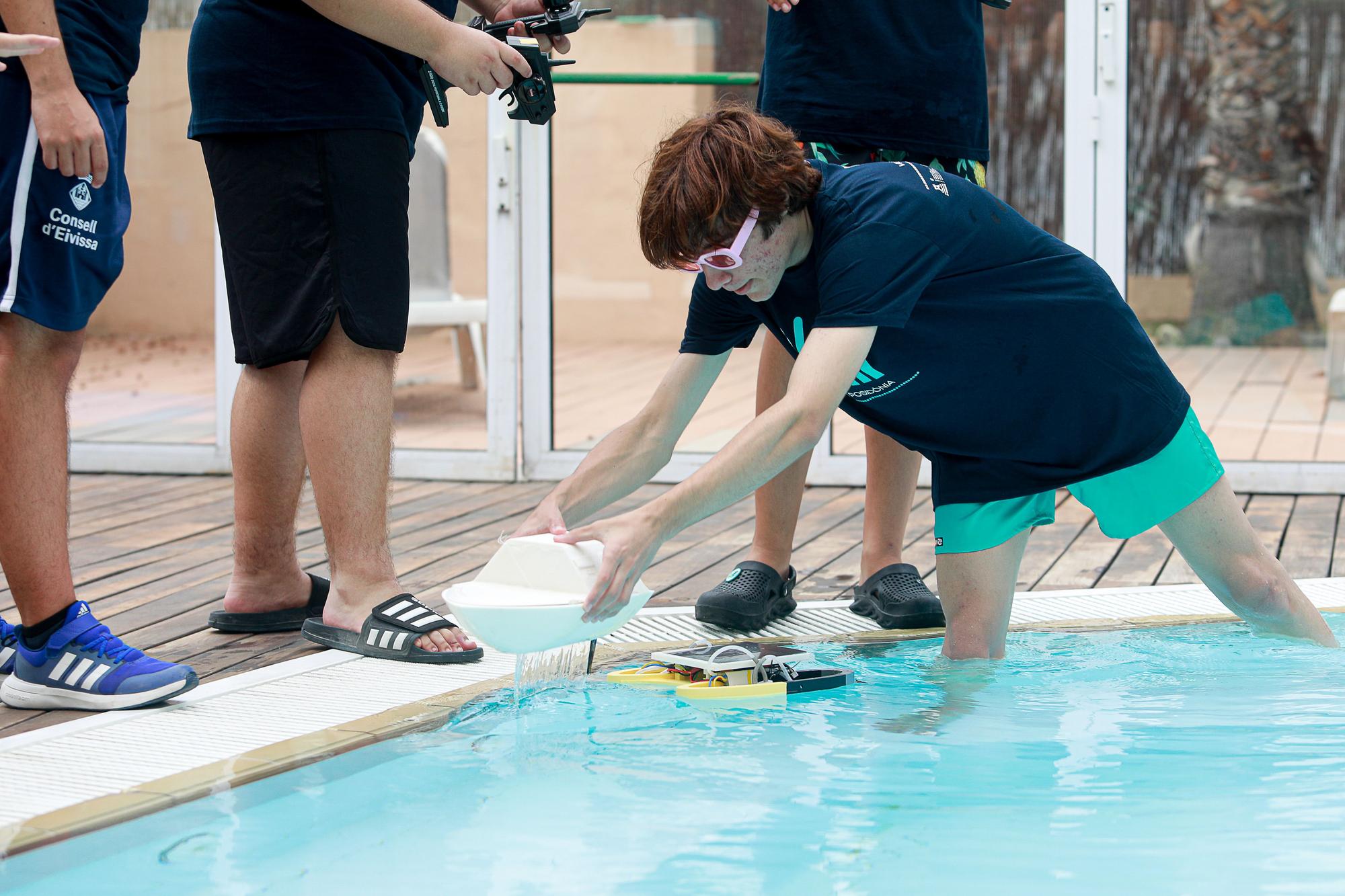 Galería de imágenes de las pruebas de barcos solares con diseño 3D en el Spa Hotel Twins de Ibiza