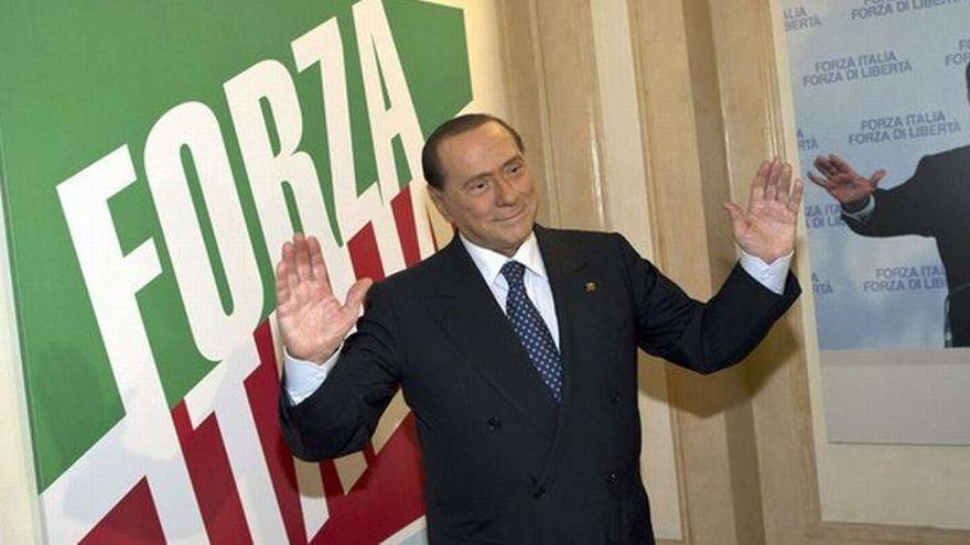 Dimiten en bloque todos los ministros de Berlusconi