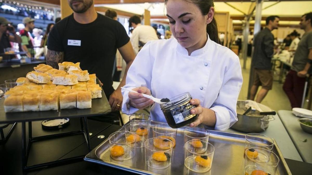 Preparación de uno de los platillos del Tast a la Rambla.