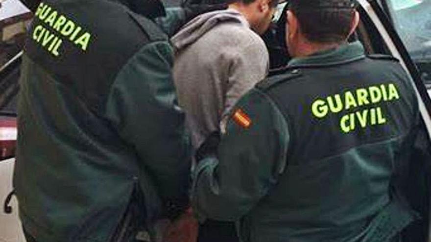 Imagen de archivo de agentes de la Guardia Civil en Fuerteventura. | | E.D.