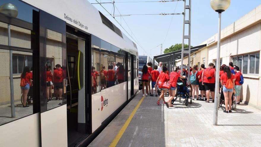 Abren las instalaciones de Metrovalencia al campus de verano del Patronato Francisco Esteve