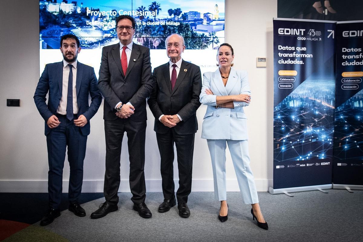 El director general de Red.es, Jesús Herrero; el ministro para la Transformación Digital y de la Función Pública, Óscar López; el alcalde de Málaga, Francisco de la Torre; y la concejala de Innovación, Digitalización y Captación de Inversiones, Alicia Izquierdo, en la presentación de 'Centesimal'.