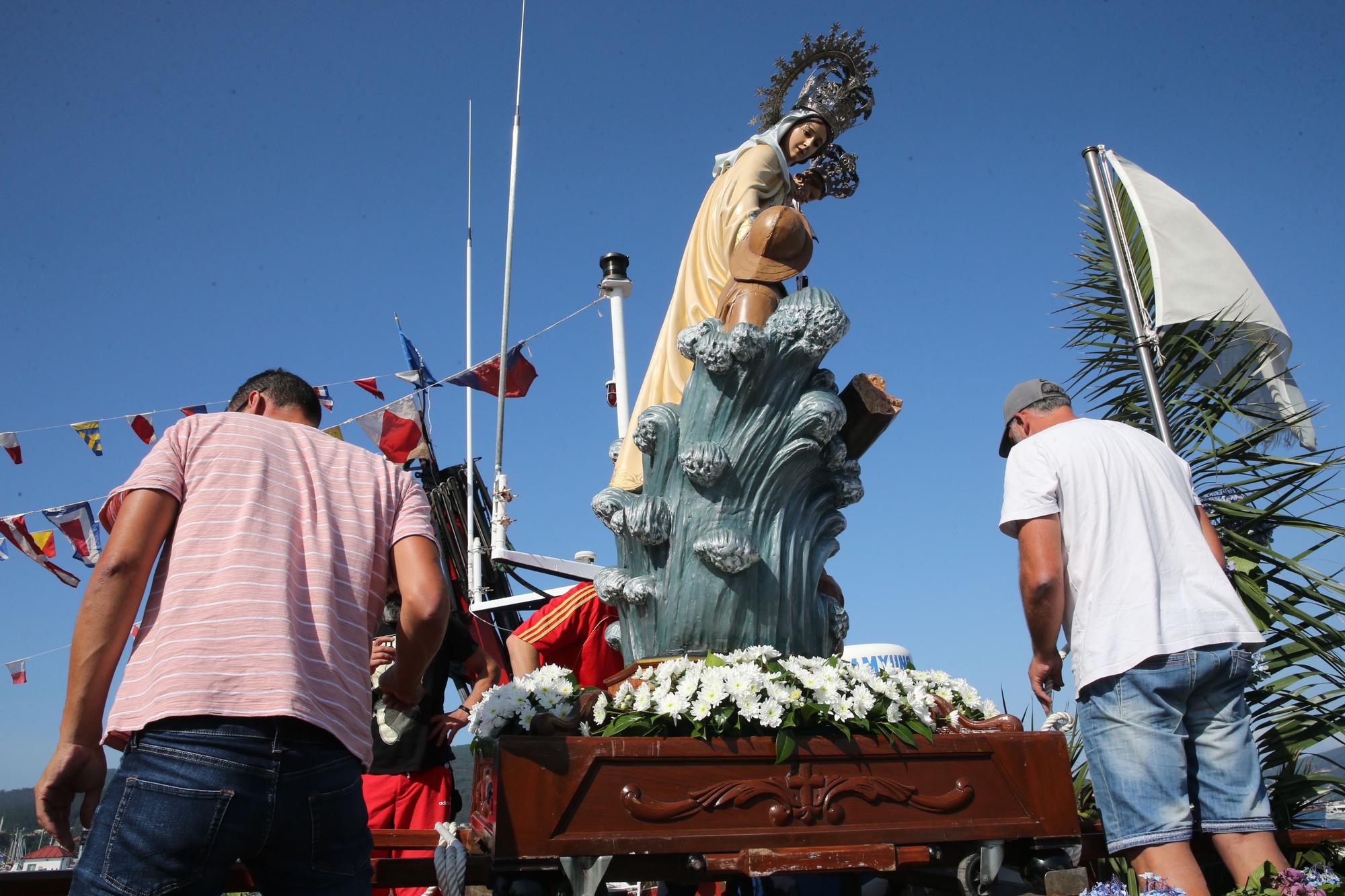 Decenas de barcos en la procesión marítima de Moaña