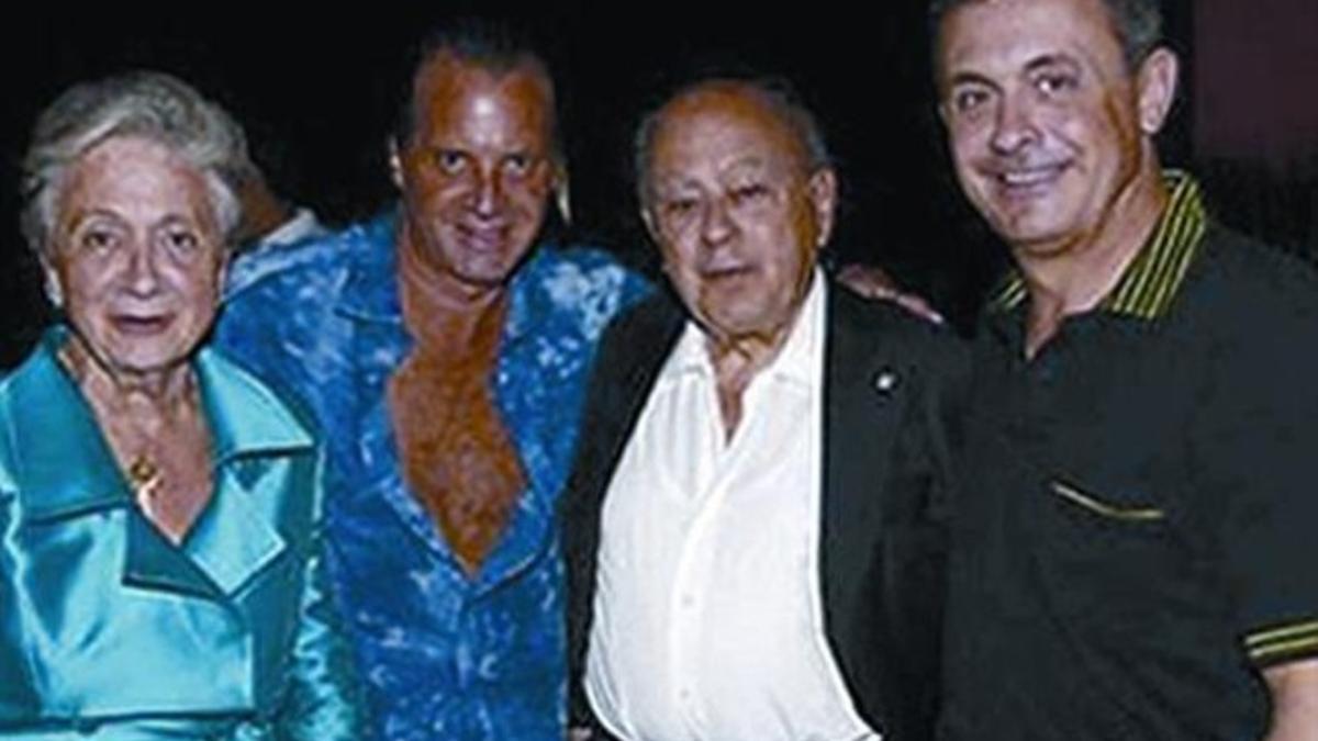 Ferrusola, Pujol, su primogénito y el socio de este último (de azul), Sergio Kam, en el hotel El Encanto de Acapulco, propiedad de ambos.