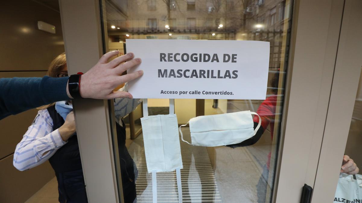 Anuncio de recogida de mascarillas por parte del Gobierno de Aragón, en marzo de 2020, con un punto de recogida en la sede del IASS.