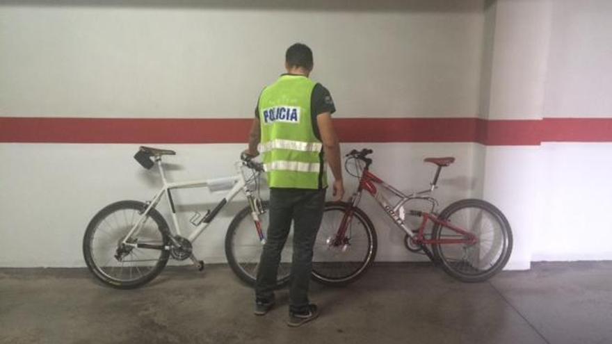 Recuperan en Elche dos bicicletas robadas en domicilios de Pinoso