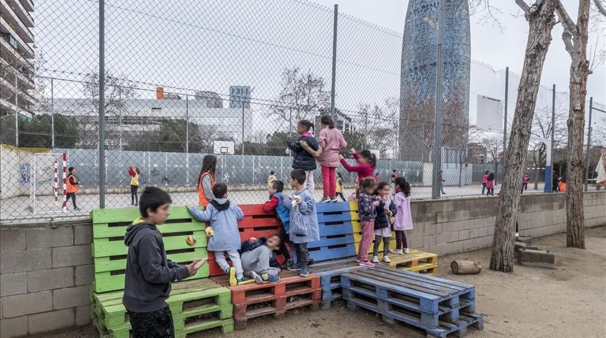 zentauroepp41881699 barcelona  2 de febrero de 2018  patios escolares en transfo180202211647