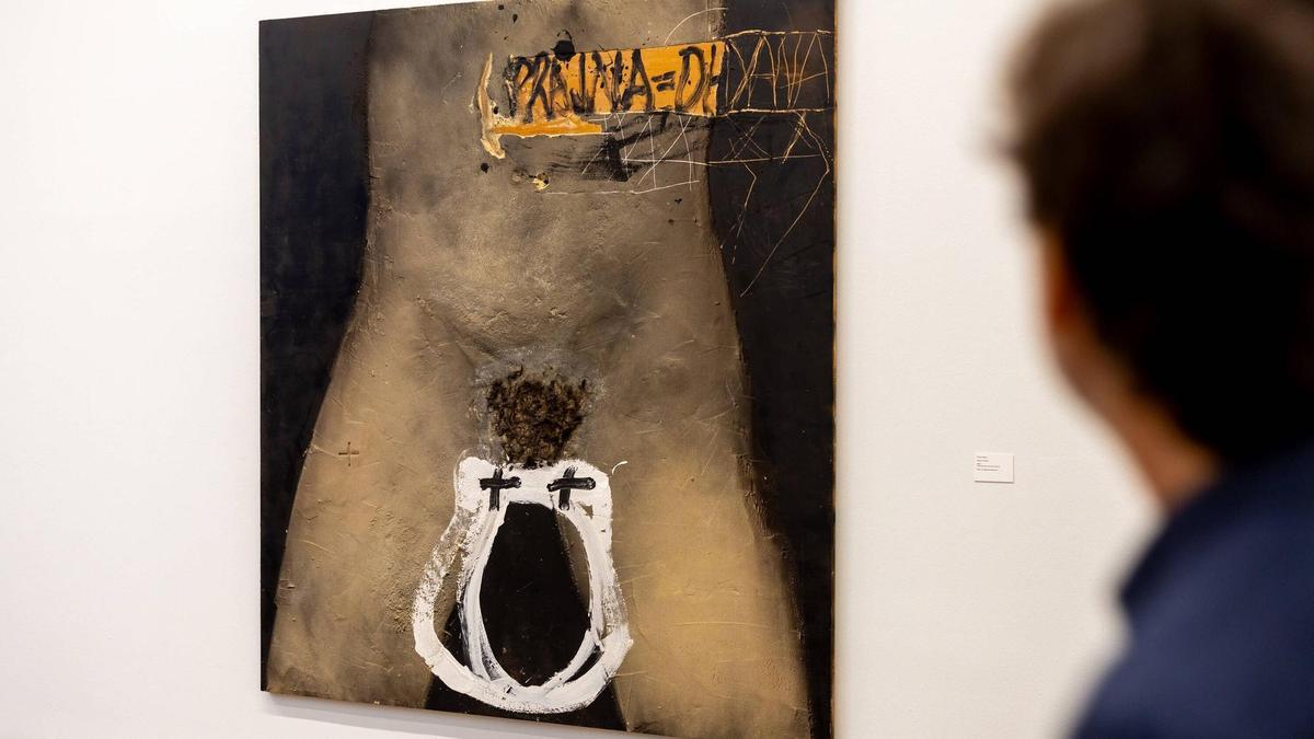 'Prajna=Dhyana', obra de 1993, en la exposición 'Antoni Tàpies, la pràctica de l'art'.