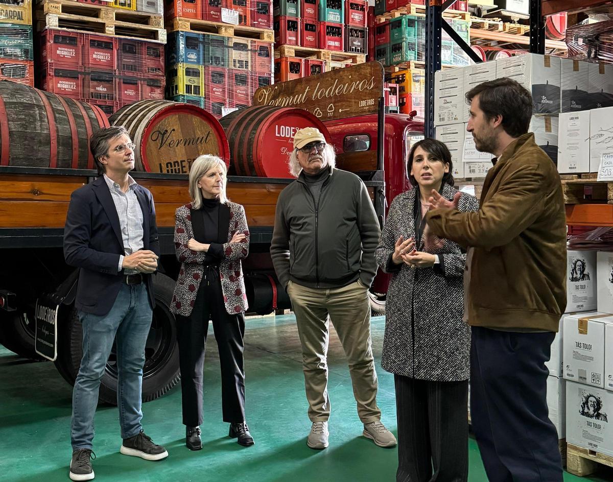 O líder do PP local, Borja Verea, na súa visita ás bodegas Lodeiros