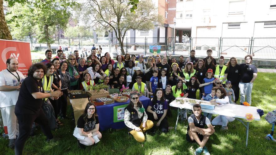 VIDEO: La zona oeste de Gijón se divierte &quot;en familia&quot; para crear comunidad