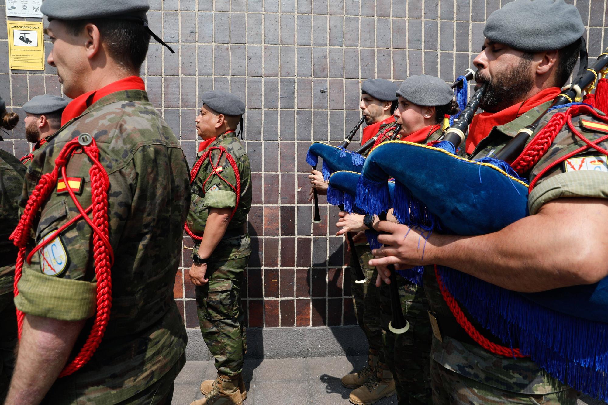 EN IMAGENES: Así fue el izado de bandera en el IES Número 5 de Avilés