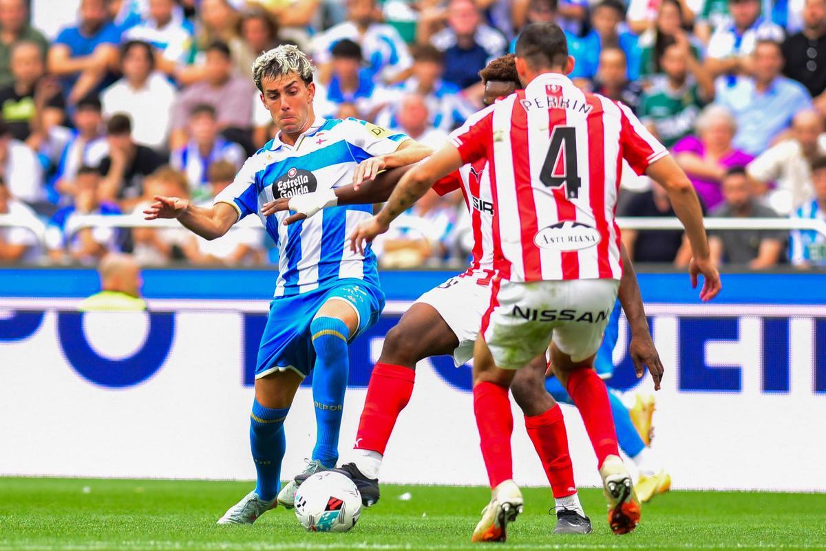 Dani Barcia en el partido ante el Sporting de Gijón