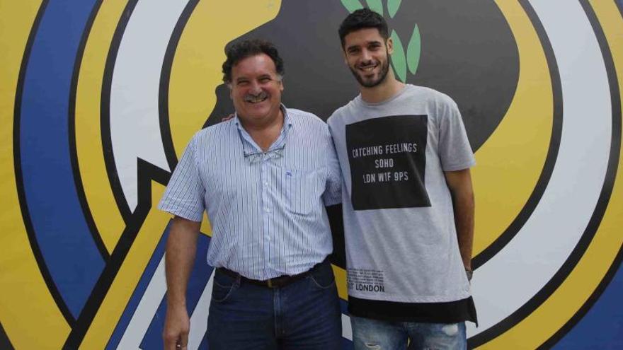 Fernando y su padre «Juanqui» Román, hoy en el Rico Pérez