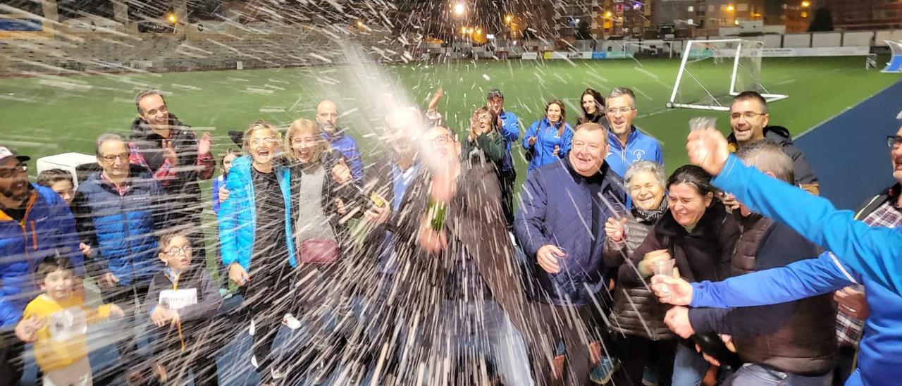 Así celebró el club de atletismo de Mieres el Gordo de la lotería: "Somos felices porque hemos hecho felices a muchos"