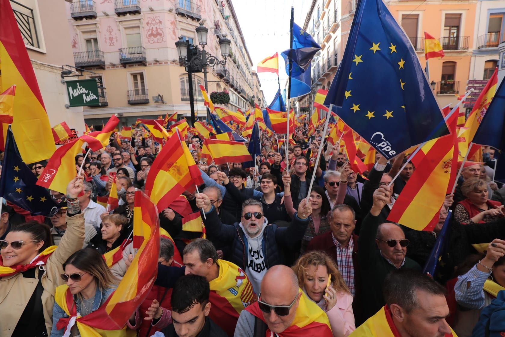 En imágenes | Manifestación del PP contra la amnistía en Zaragoza