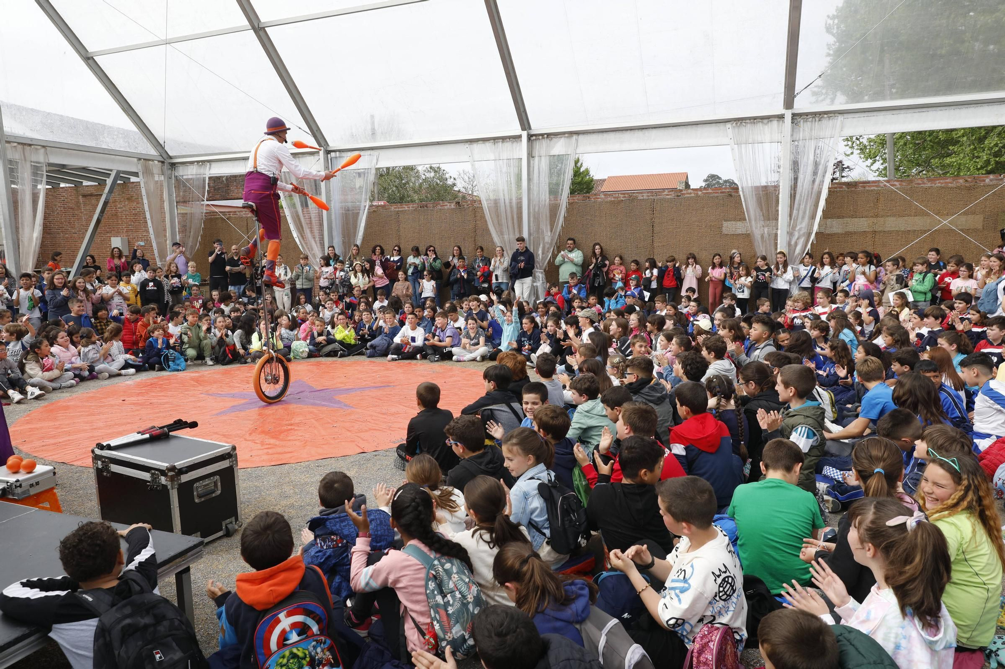 En imágenes: Diversión entre plantas para 500 escolares que celebran los 20 años del Botánico