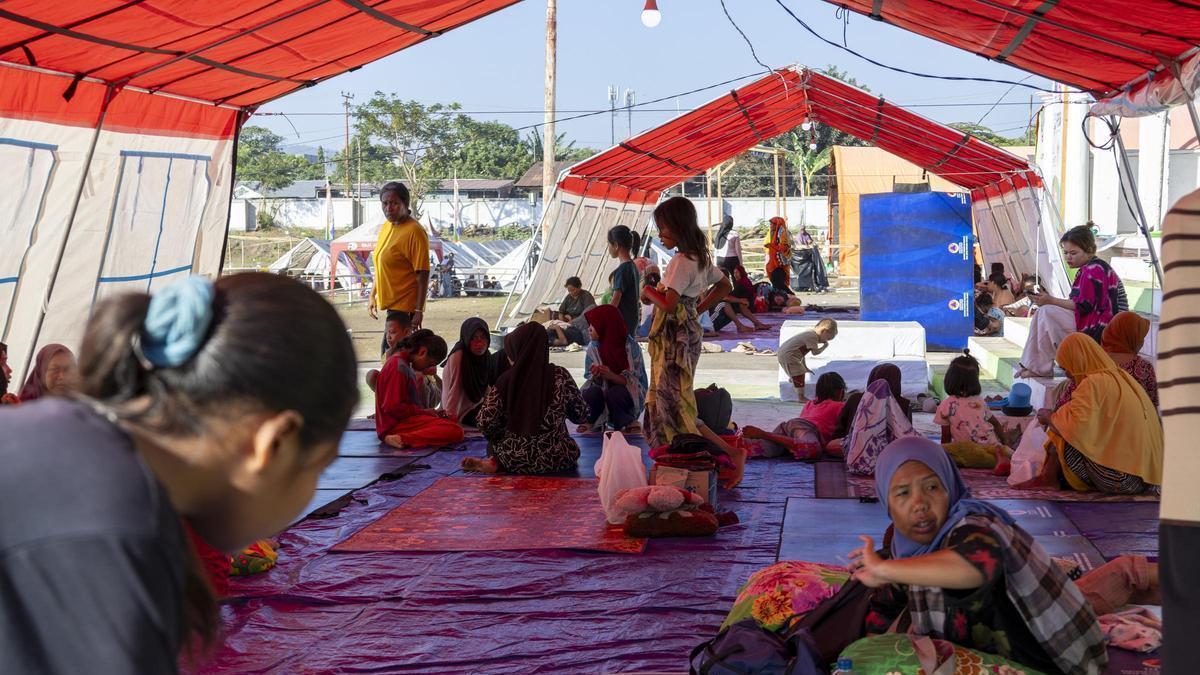 Un terremoto de 5 , 7 sacude la isla indonesia de Flores tras el fuerte sismo con 53 muertos