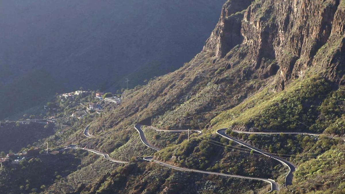 Trazado de la carretera de Masca en su vertiente sur