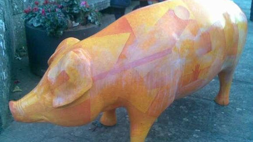 El cerdo de la muestra &#039;Lalín Pork Art&#039; que han elegido los hosteleros para la feria del próximo año combina motivos geométricos y colores cálidos.