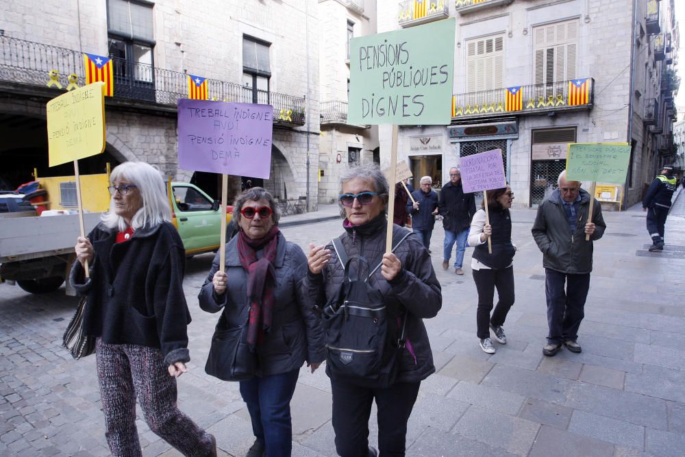 Protesta de pensionistes pel centre de Girona